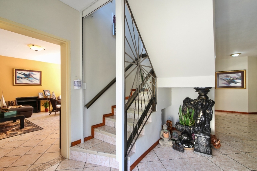 To Let 6 Bedroom Property for Rent in Sunset Beach Western Cape